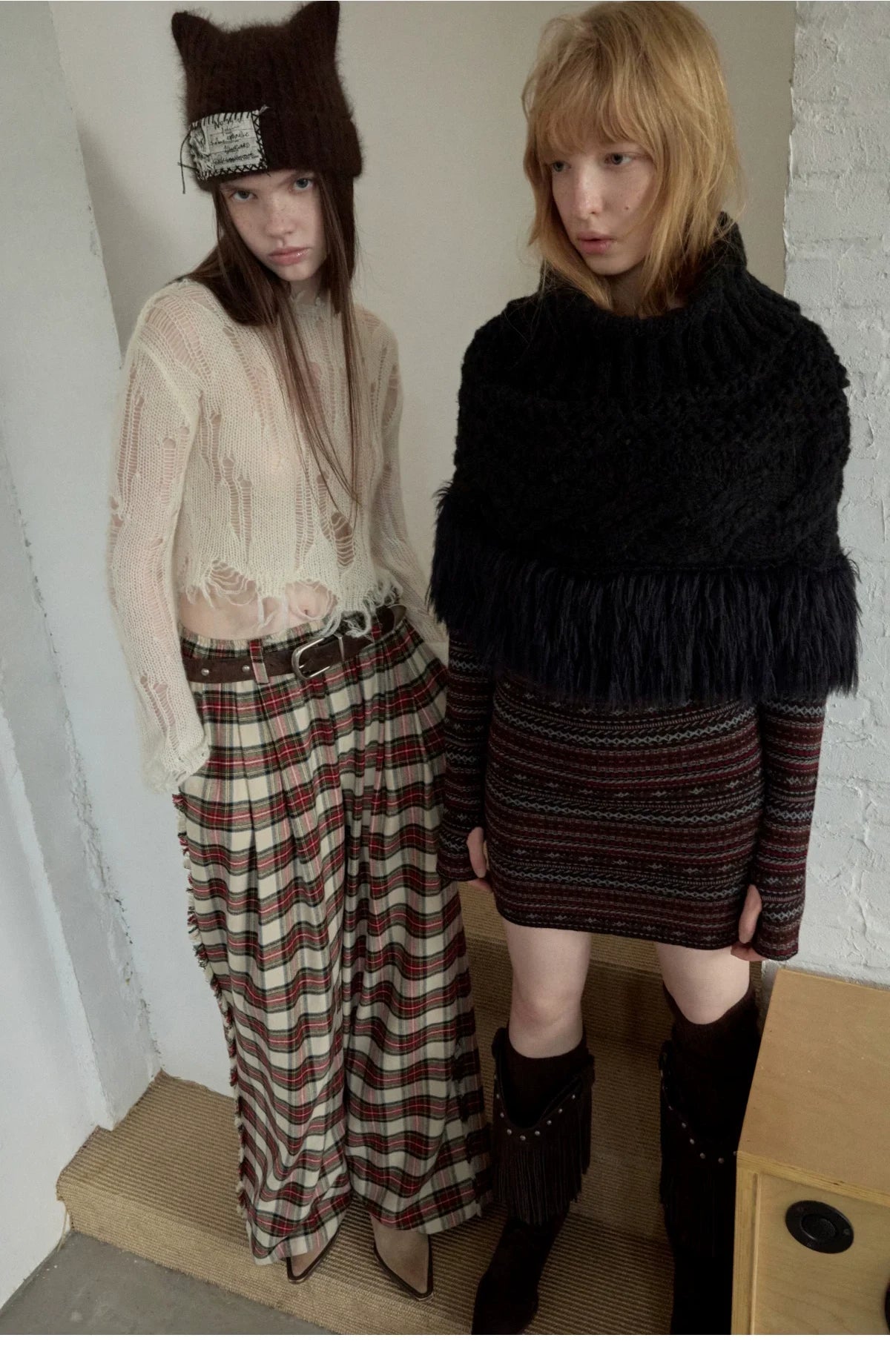 CABLE-KNIT FRINGED HIGH-NECK CAPELET – 2colors