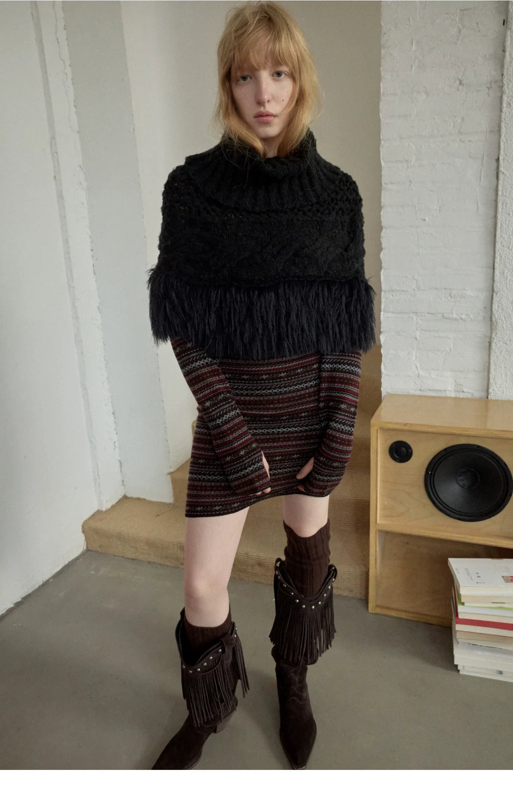 CABLE-KNIT FRINGED HIGH-NECK CAPELET – 2colors