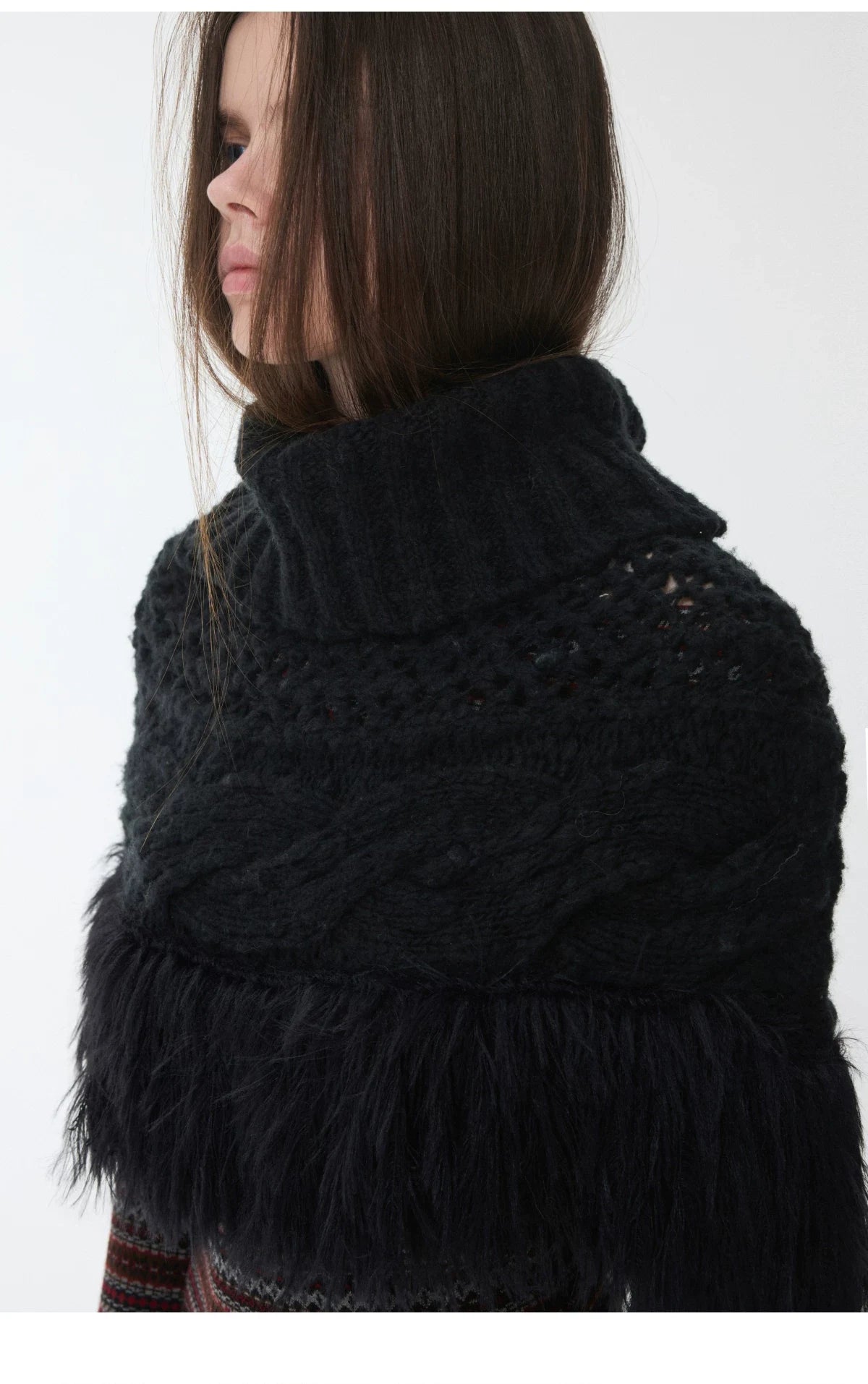CABLE-KNIT FRINGED HIGH-NECK CAPELET – 2colors