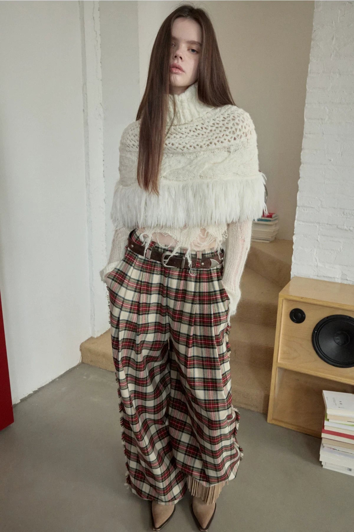 CABLE-KNIT FRINGED HIGH-NECK CAPELET – 2colors