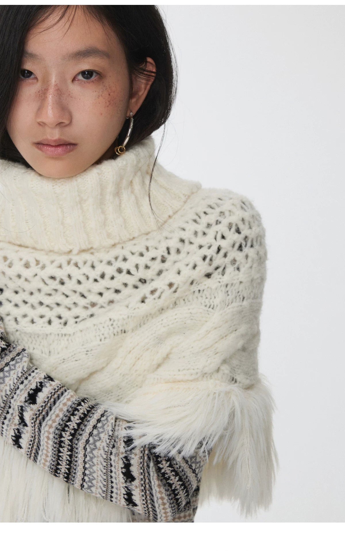 CABLE-KNIT FRINGED HIGH-NECK CAPELET – 2colors