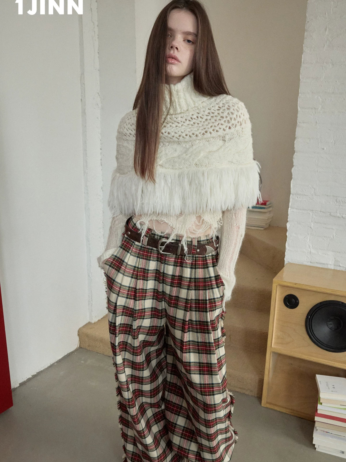 CABLE-KNIT FRINGED HIGH-NECK CAPELET – 2colors