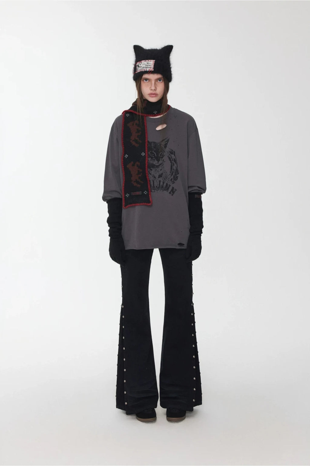 CAT-WHISKER STUDDED FLARED JEANS – 2colors