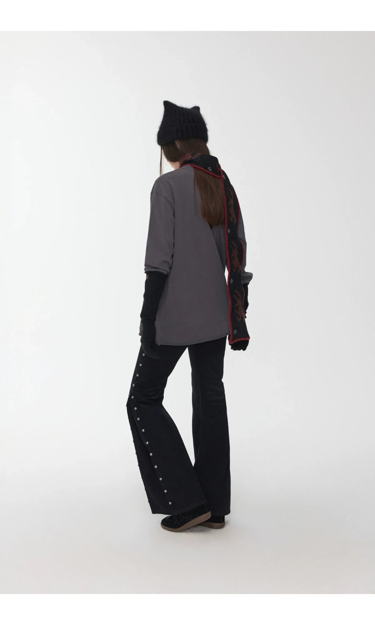 CAT-WHISKER STUDDED FLARED JEANS – 2colors