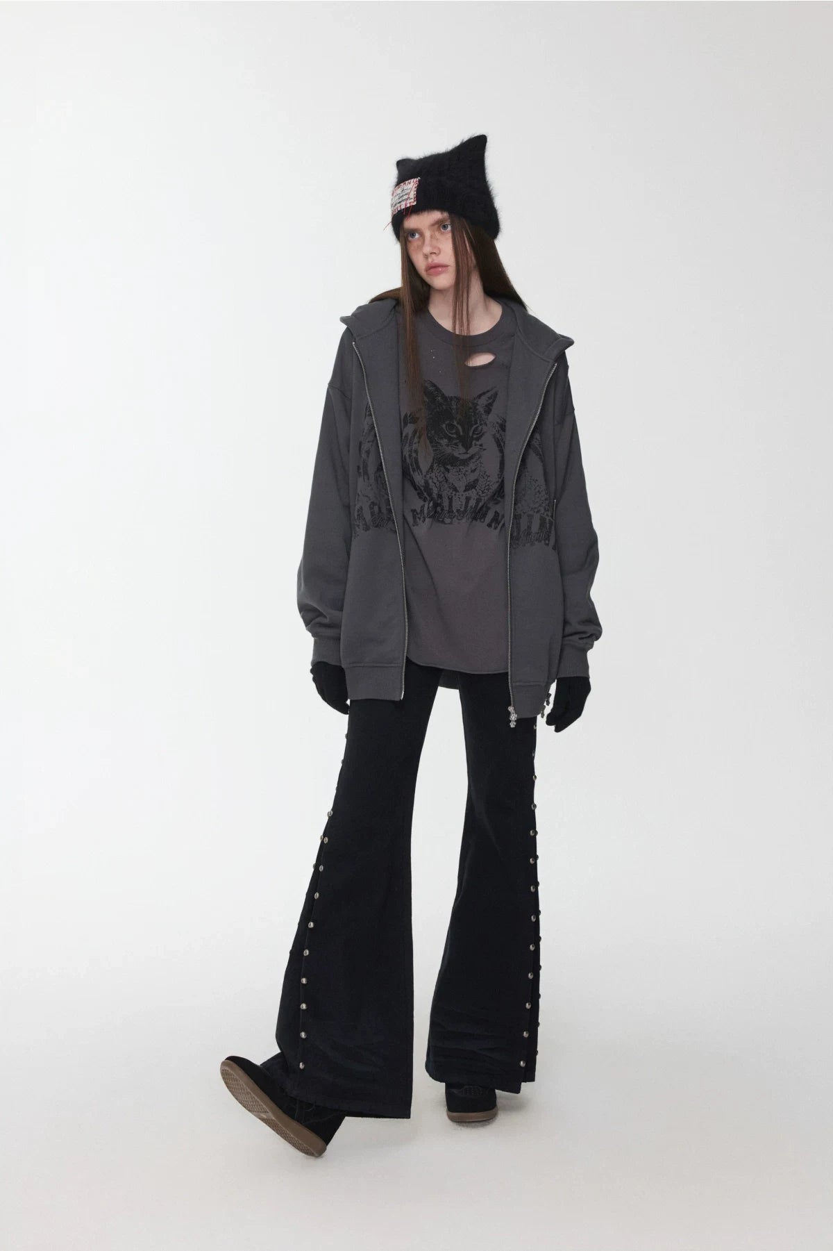 CAT-WHISKER STUDDED FLARED JEANS – 2colors