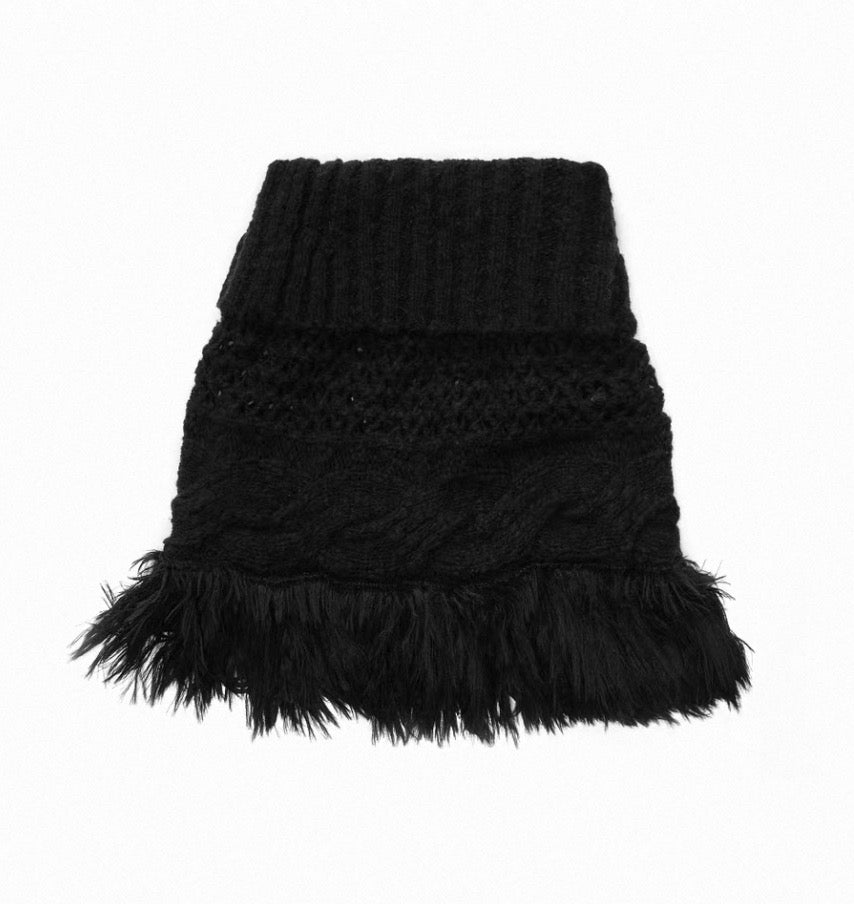 CABLE-KNIT FRINGED HIGH-NECK CAPELET – 2colors