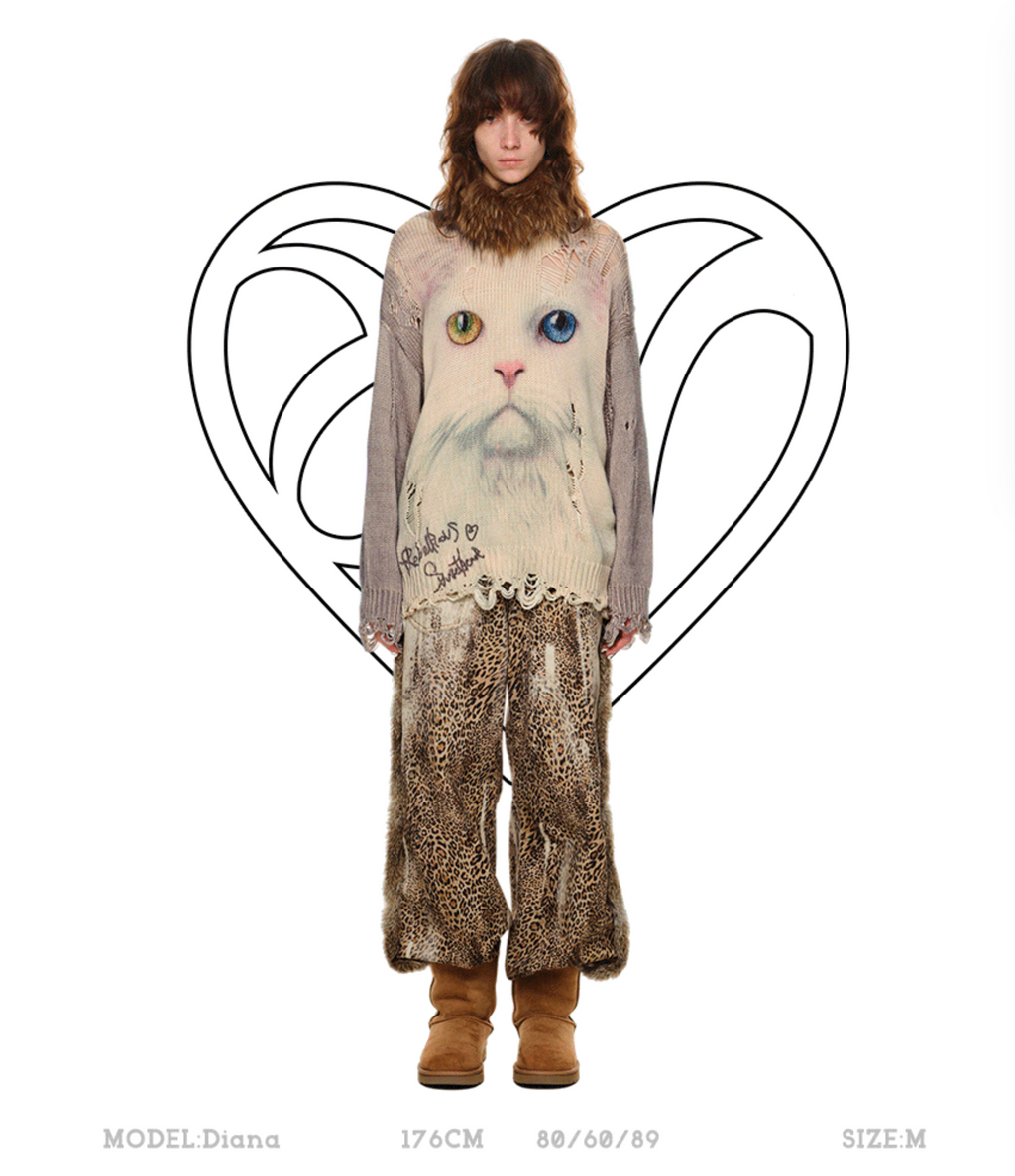 FIERCE CAT FURRY FRIEND OVERSIZED SWEATER – BLACK