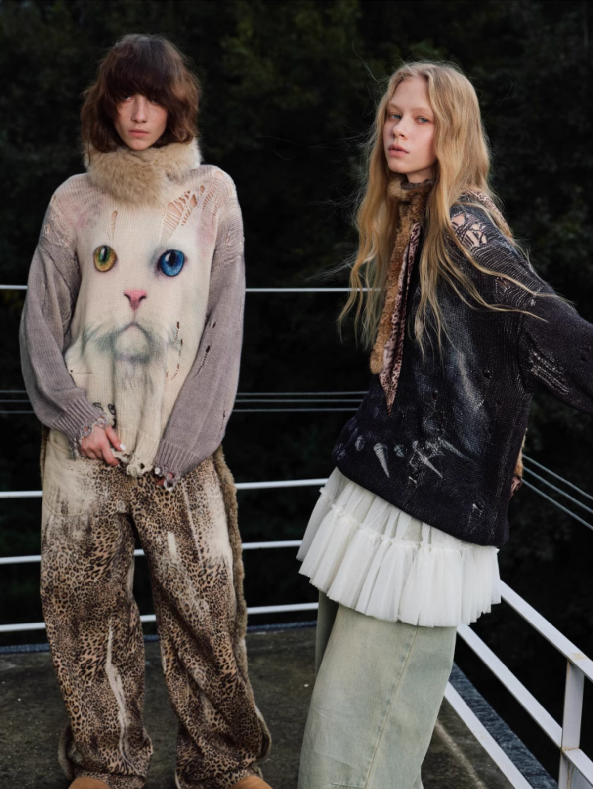 FIERCE CAT FURRY FRIEND OVERSIZED SWEATER – BLACK