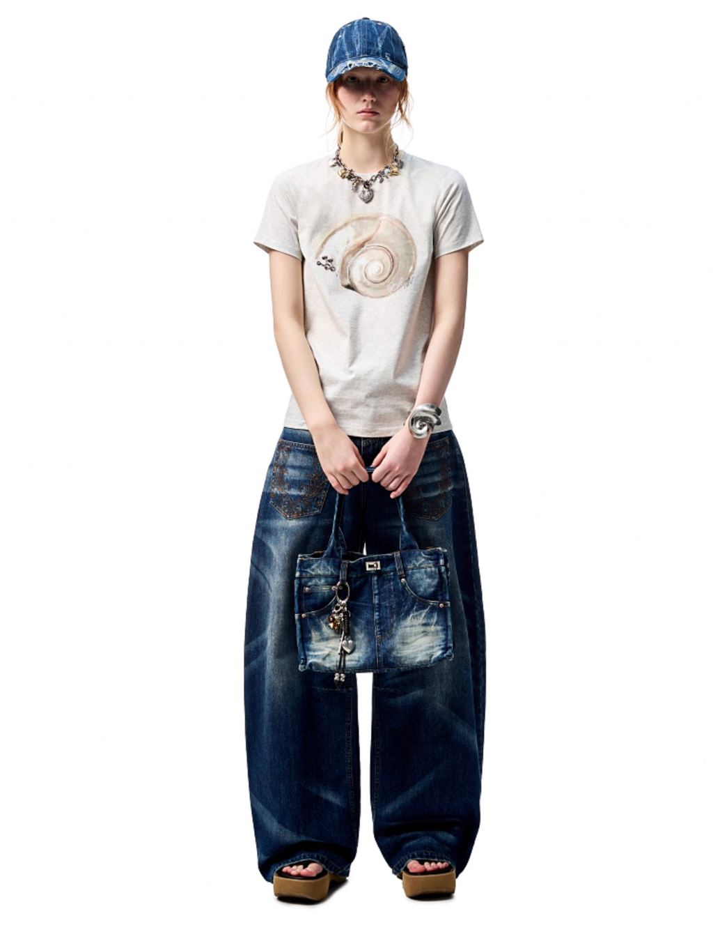 CONCH PRINTED LOOSE AUSTRIAN RHINESTONE T-SHIRT