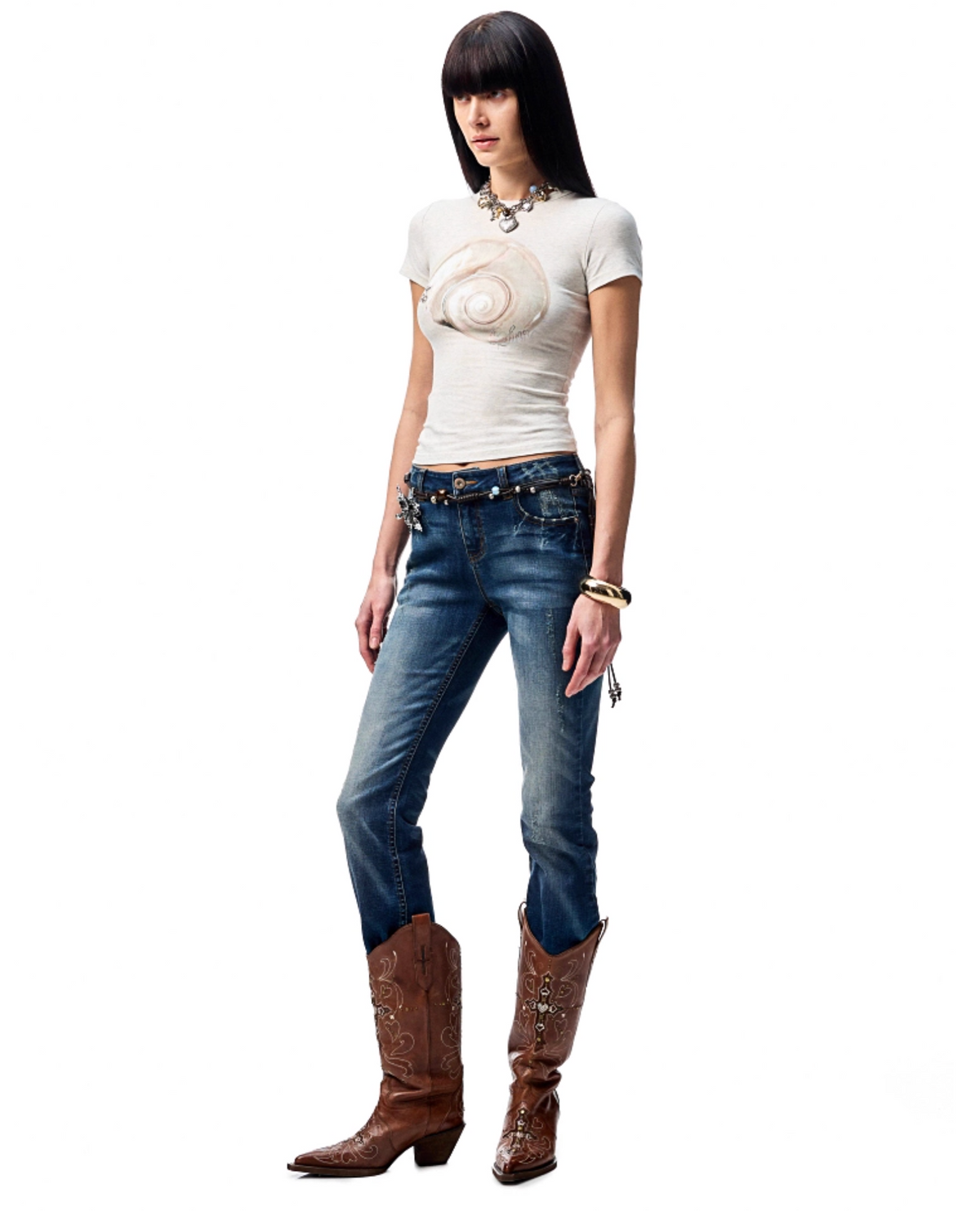 CONCH PRINTED AUSTRIAN RHINESTONE SLIM FIT T-SHIRT