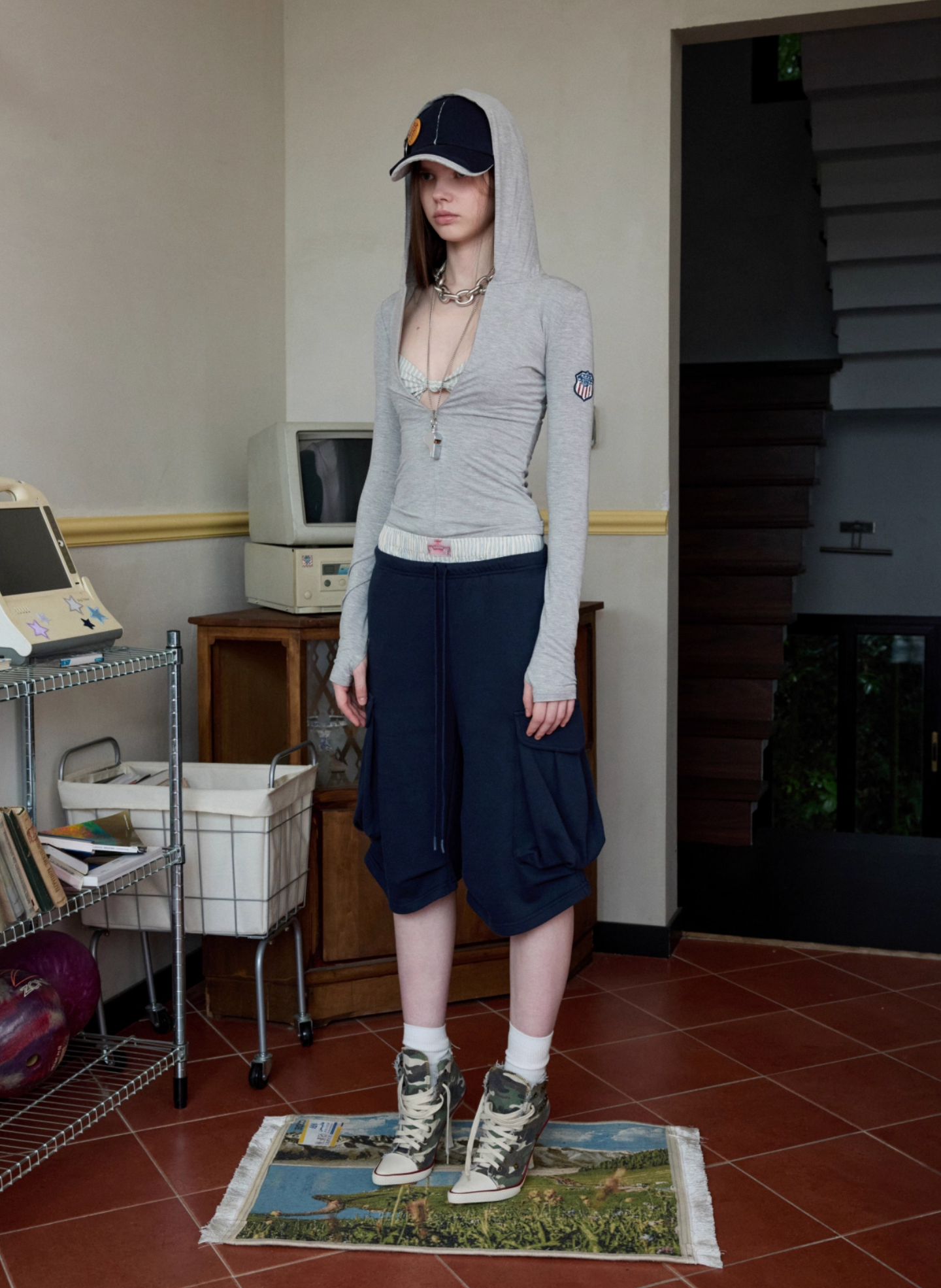 ♱ AZABU グレーフード付きジップアップTシャツ - 3色