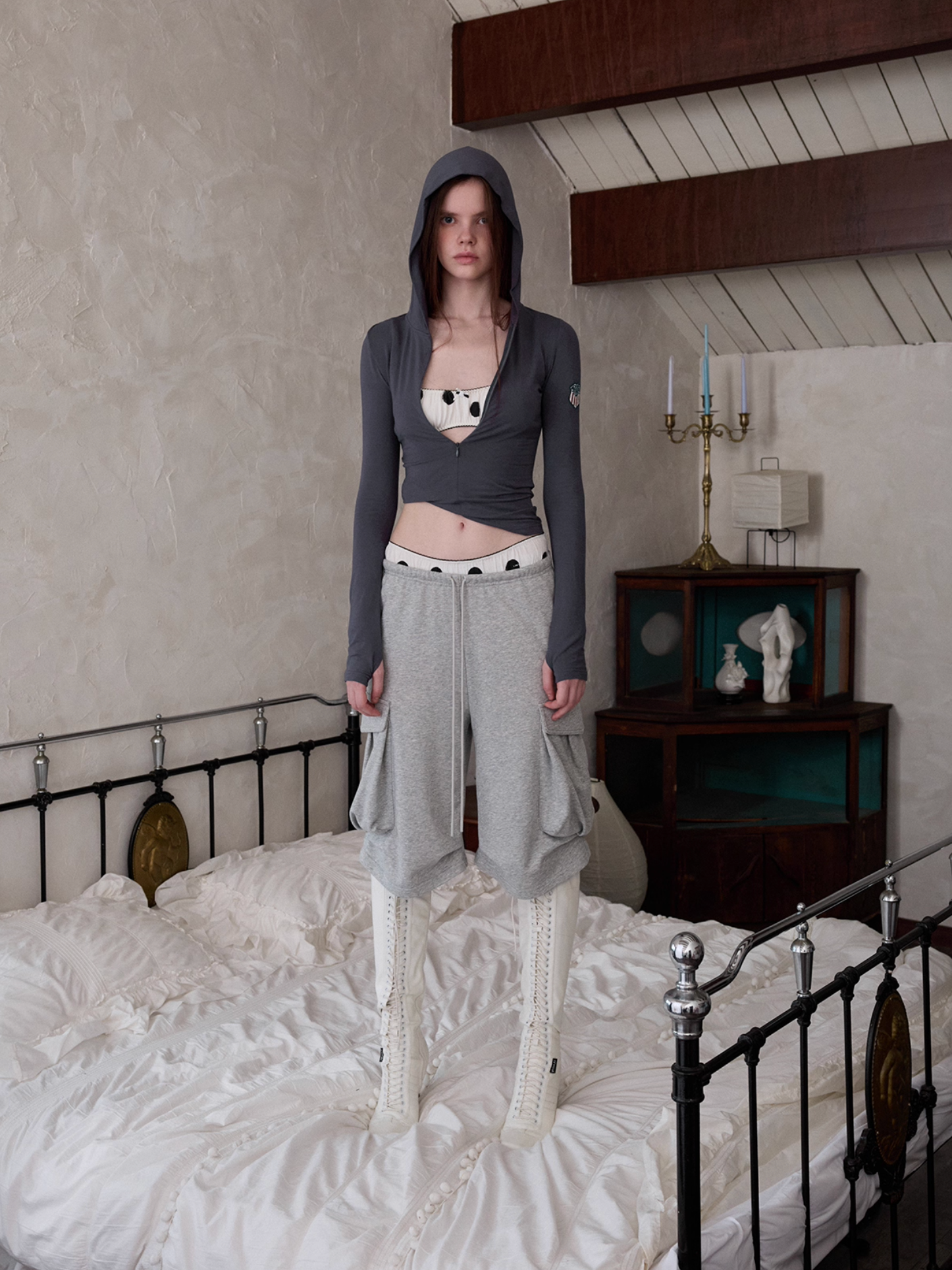 ♱ AZABU グレーフード付きジップアップTシャツ - 3色