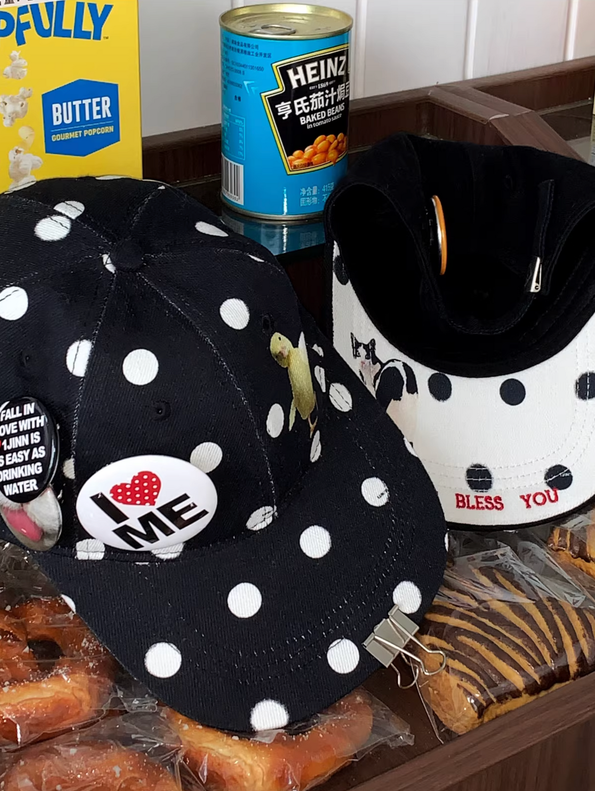 POLKA DOTS POP CAP + PLAYFUL REMOVABLE PIN BADGES