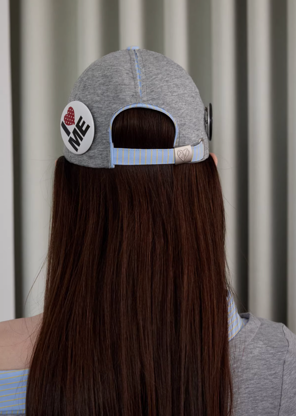 IN STOCK ♱ GRAY CONTRAST POP CAP + PLAYFUL REMOVABLE PIN BADGES