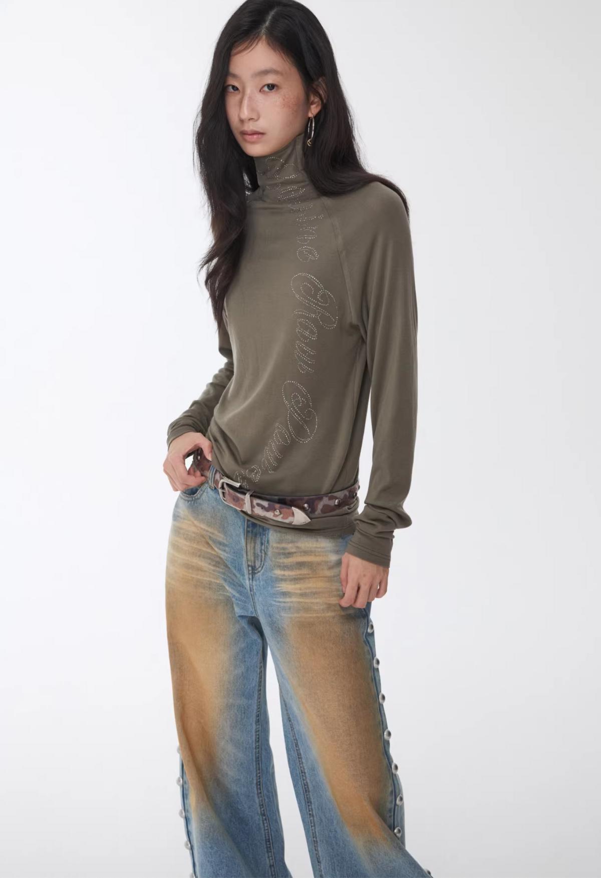 CRYSTAL LETTERING HIGH-NECK TOP – 4colors