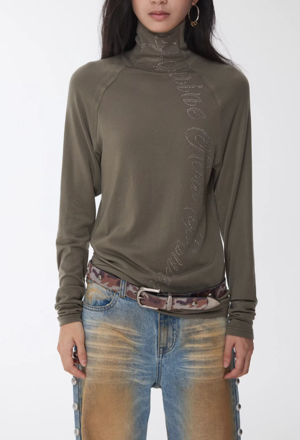 CRYSTAL LETTERING HIGH-NECK TOP – 4colors