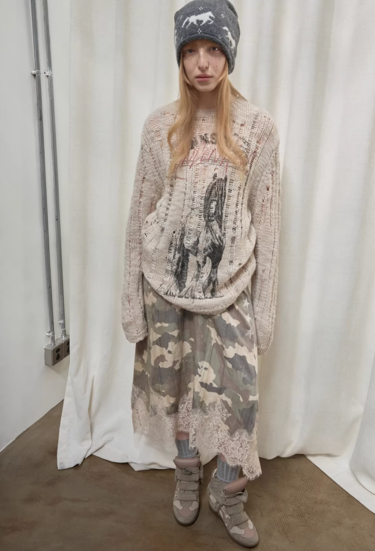 VINTAGE WOLF DESTROYED SWEATER - 3colors