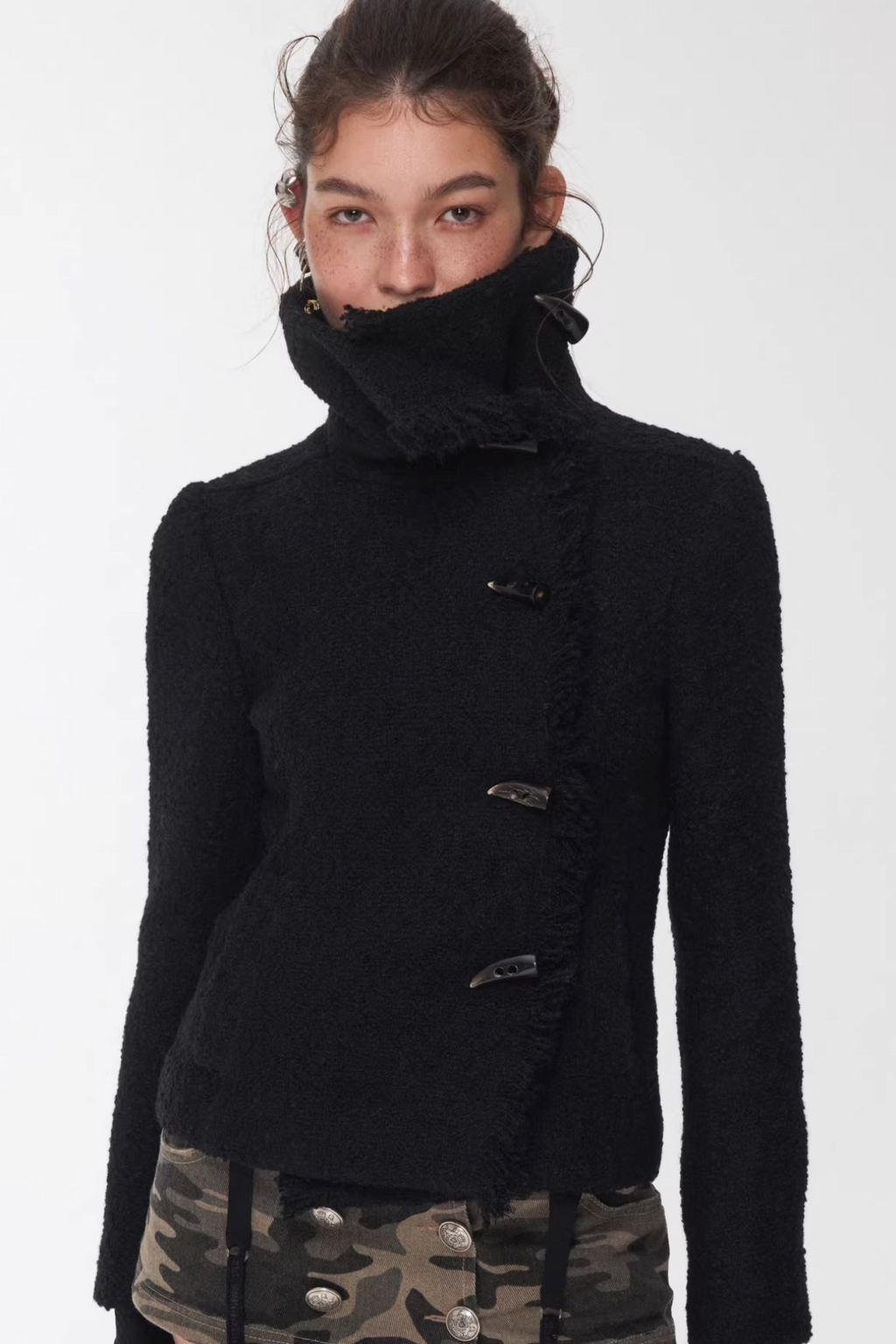 FRAYED COLLAR TOGGLE JACKET
