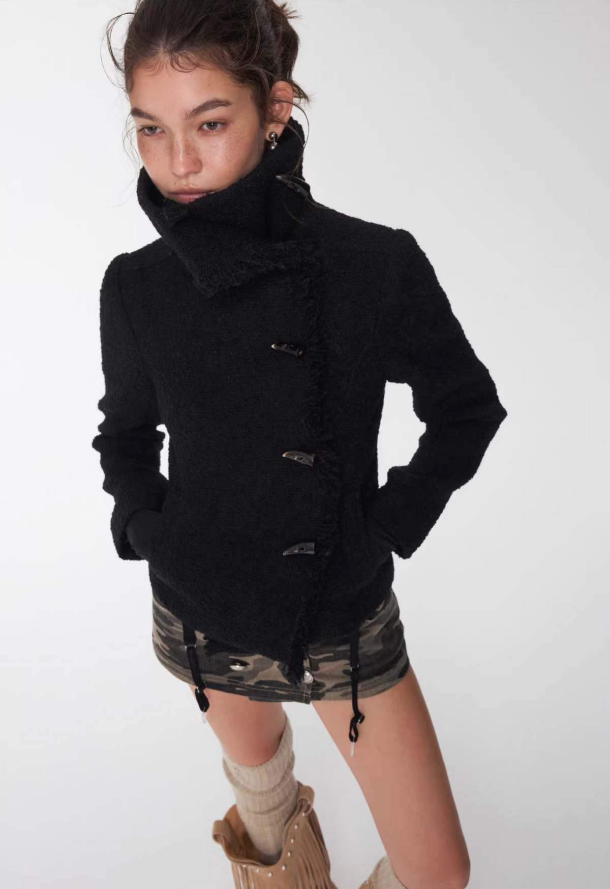 FRAYED COLLAR TOGGLE JACKET