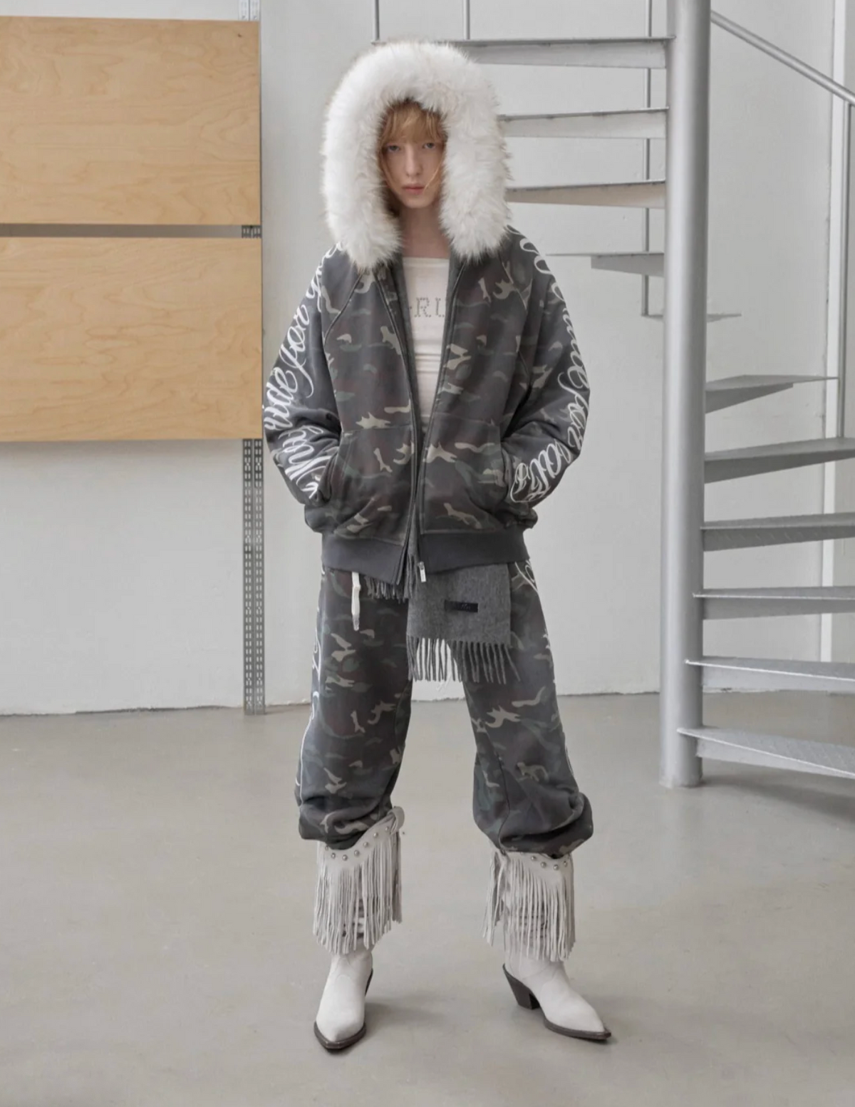FAUX-FUR HOODED SWEATSHIRT & SWEATPANTS SET (detachable hood)