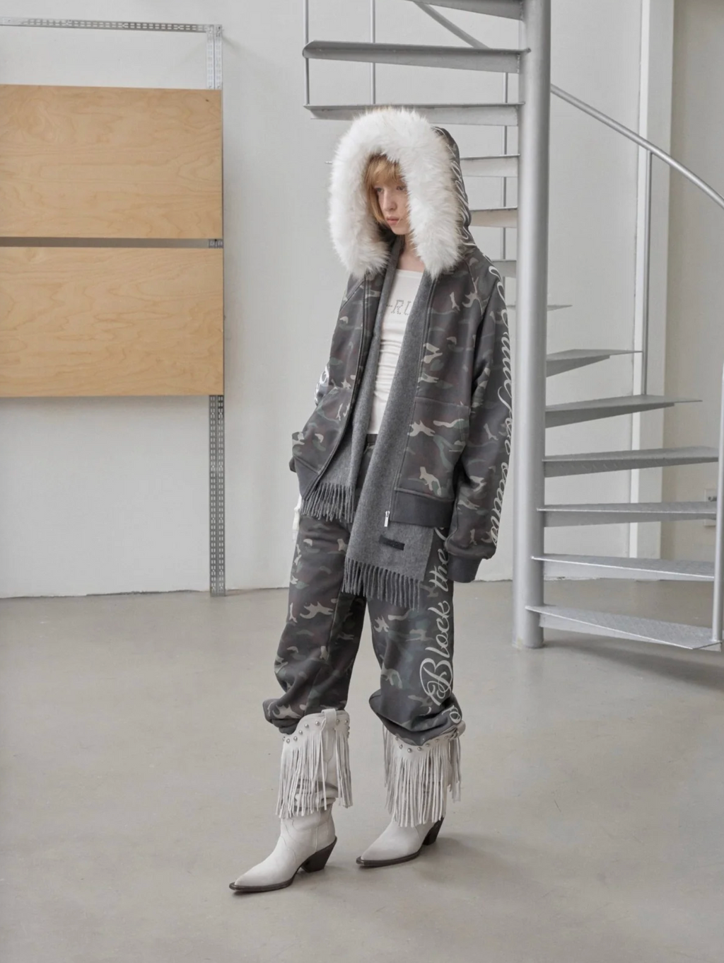 FAUX-FUR HOODED SWEATSHIRT & SWEATPANTS SET (detachable hood)