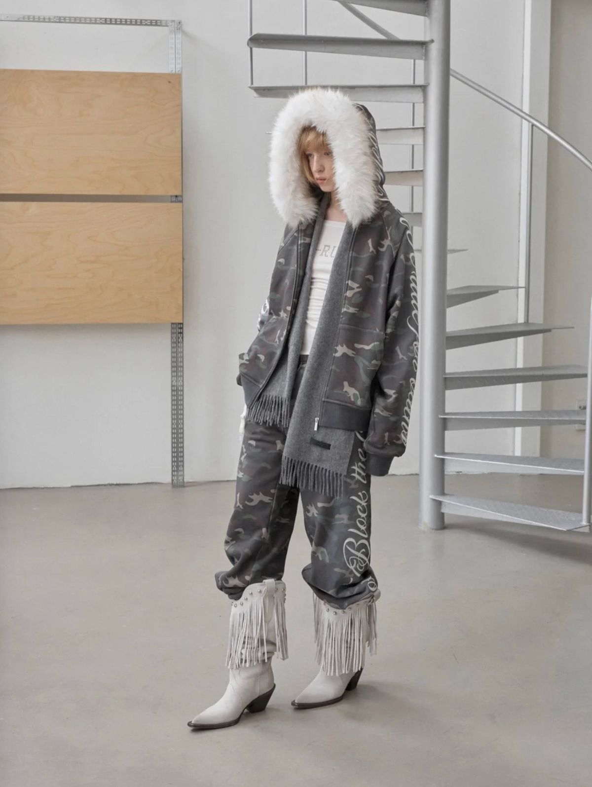 FAUX-FUR HOODED SWEATSHIRT & SWEATPANTS SET (detachable hood)
