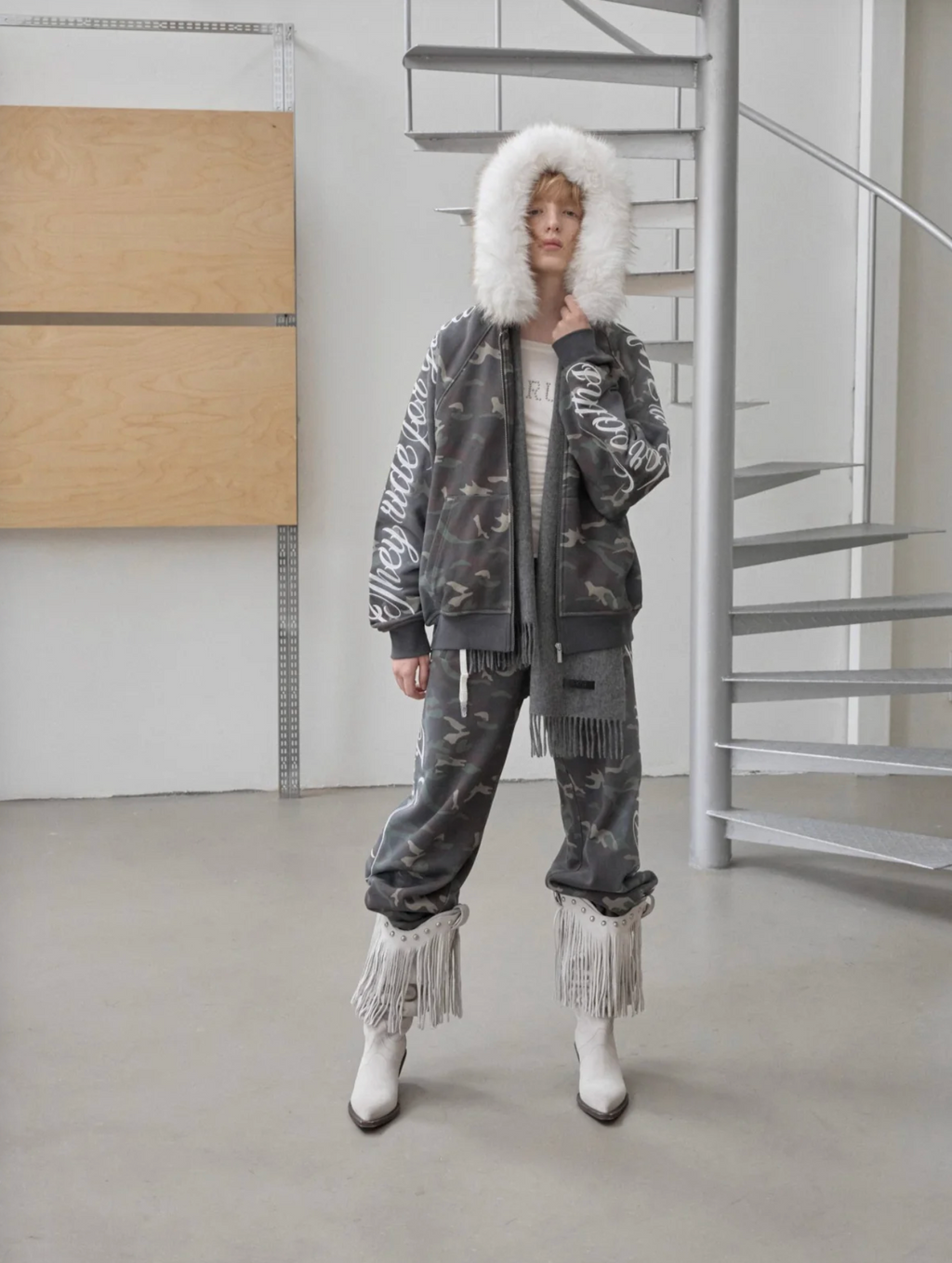FAUX-FUR HOODED SWEATSHIRT & SWEATPANTS SET (detachable hood)