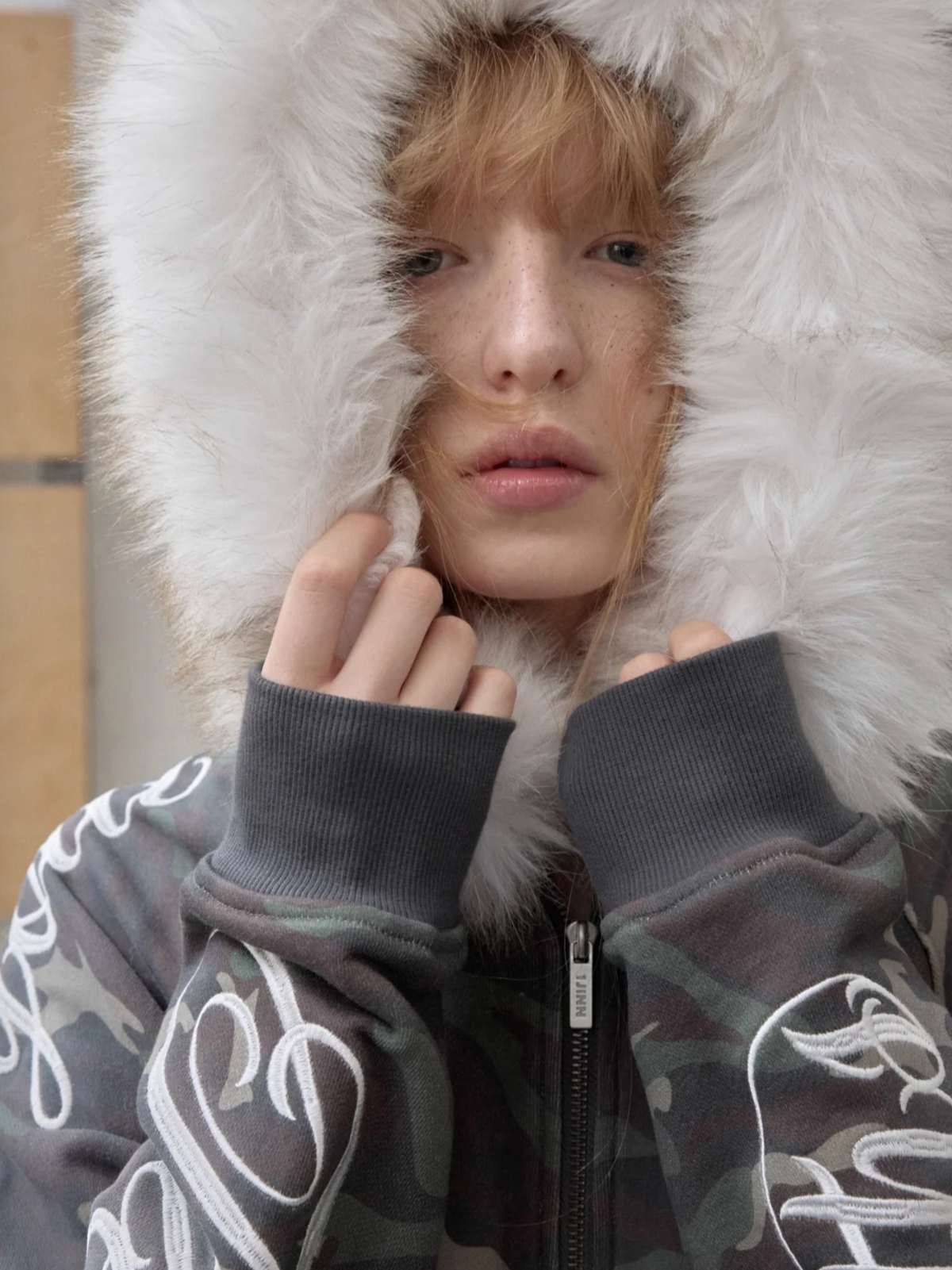 FAUX-FUR HOODED SWEATSHIRT & SWEATPANTS SET (detachable hood)