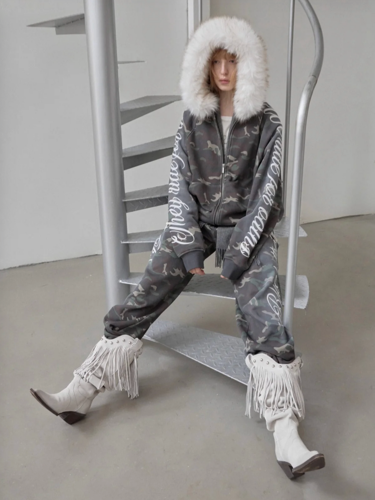 FAUX-FUR HOODED SWEATSHIRT & SWEATPANTS SET (detachable hood)