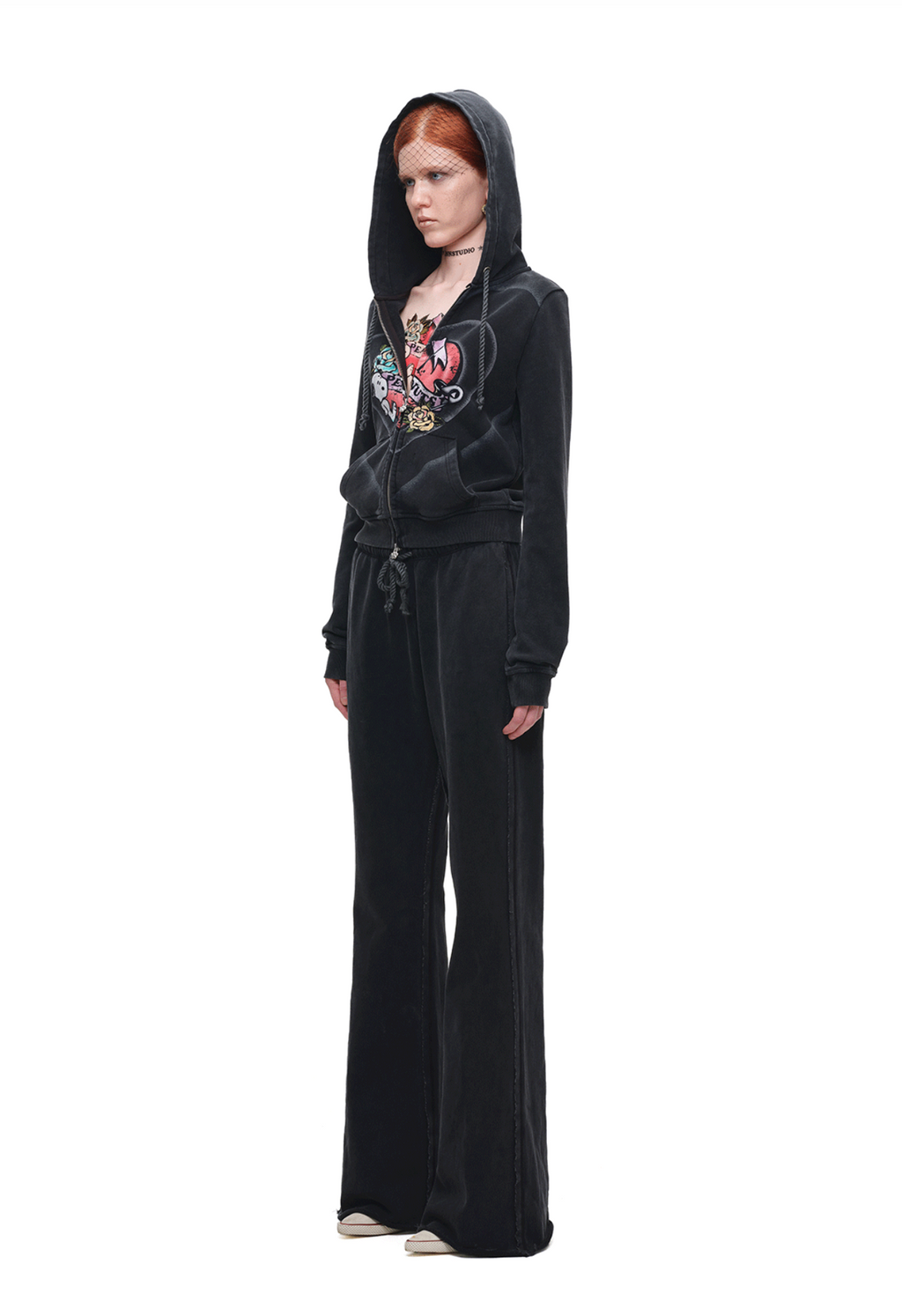 PEANUTS VINTAGE HEART GRAPHIC ZIP HOODIE & LOUNGE PANTS – WASHED BLACK