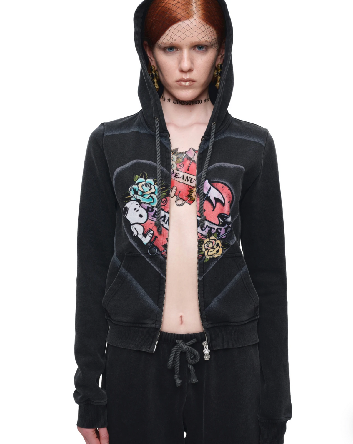 PEANUTS VINTAGE HEART GRAPHIC ZIP HOODIE & LOUNGE PANTS – WASHED BLACK
