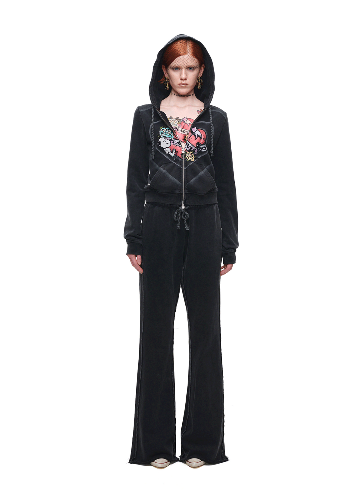 PEANUTS VINTAGE HEART GRAPHIC ZIP HOODIE & LOUNGE PANTS – WASHED BLACK