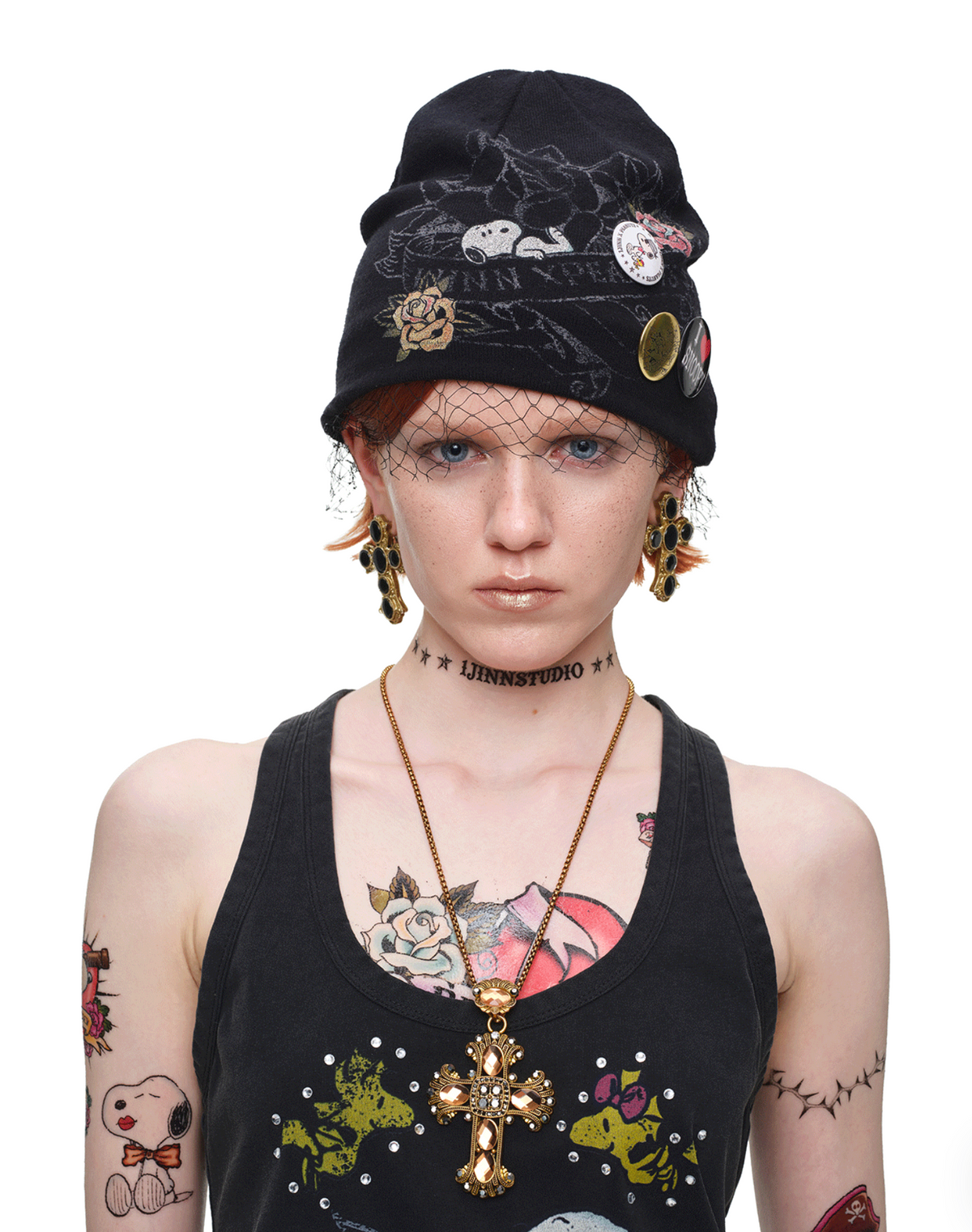 1JINN TATTOO SNOOPY GRAPHIC BEANIE WITH PIN SET – BLACK