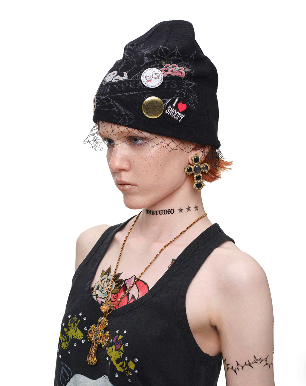 1JINN TATTOO SNOOPY GRAPHIC BEANIE WITH PIN SET – BLACK