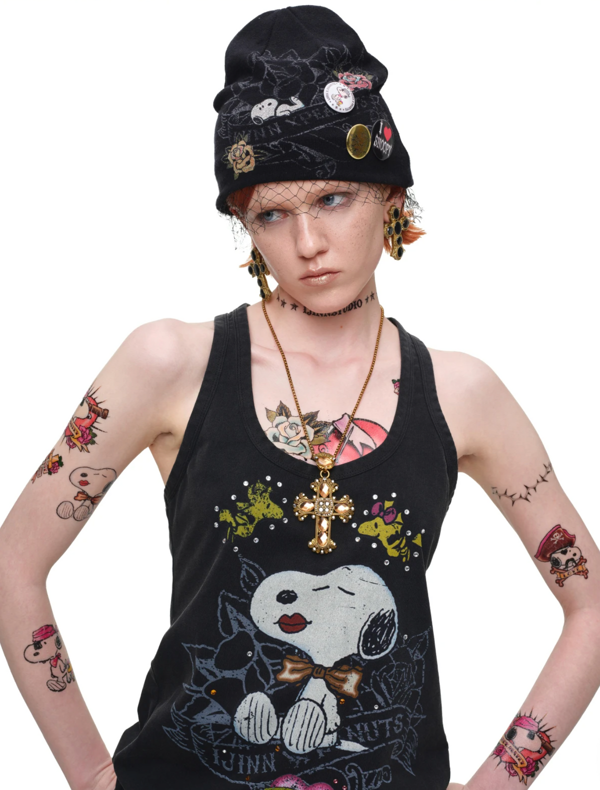 1JINN TATTOO SNOOPY GRAPHIC BEANIE WITH PIN SET – BLACK