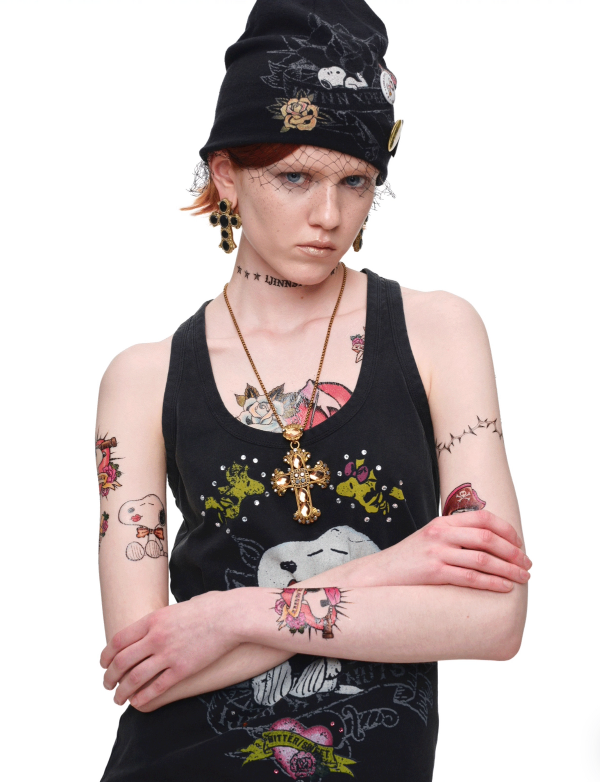 1JINN TATTOO SNOOPY GRAPHIC BEANIE WITH PIN SET – BLACK