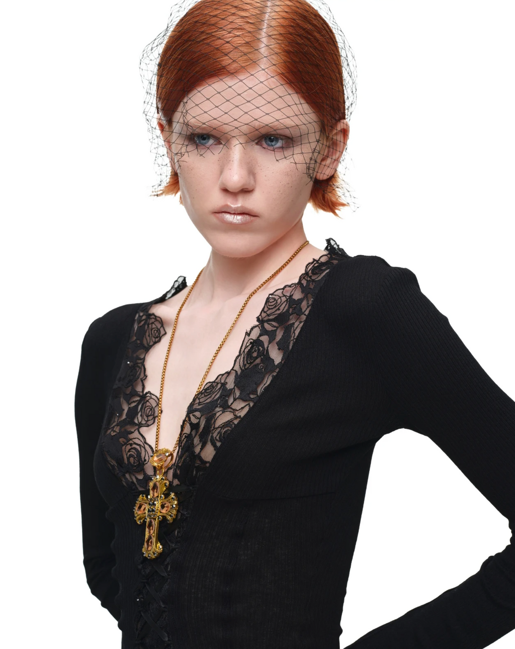 1JINN ROSE LACE TRIM RIB KNIT TOP – BLACK
