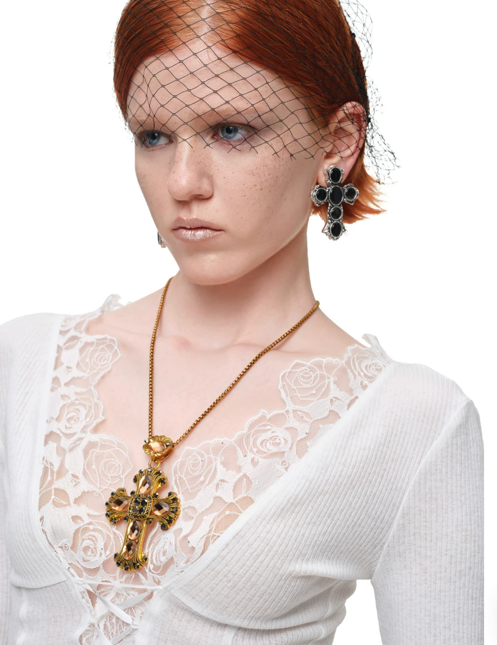 1JINN ROSE LACE TRIM RIB KNIT TOP – WHITE
