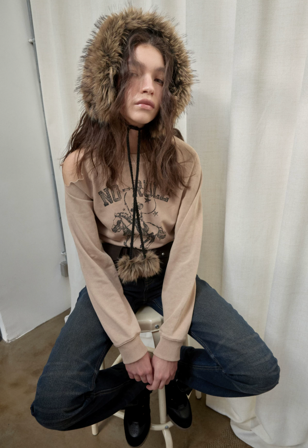 CANDI GRAPHIC SWEATSHIRT - 3colors
