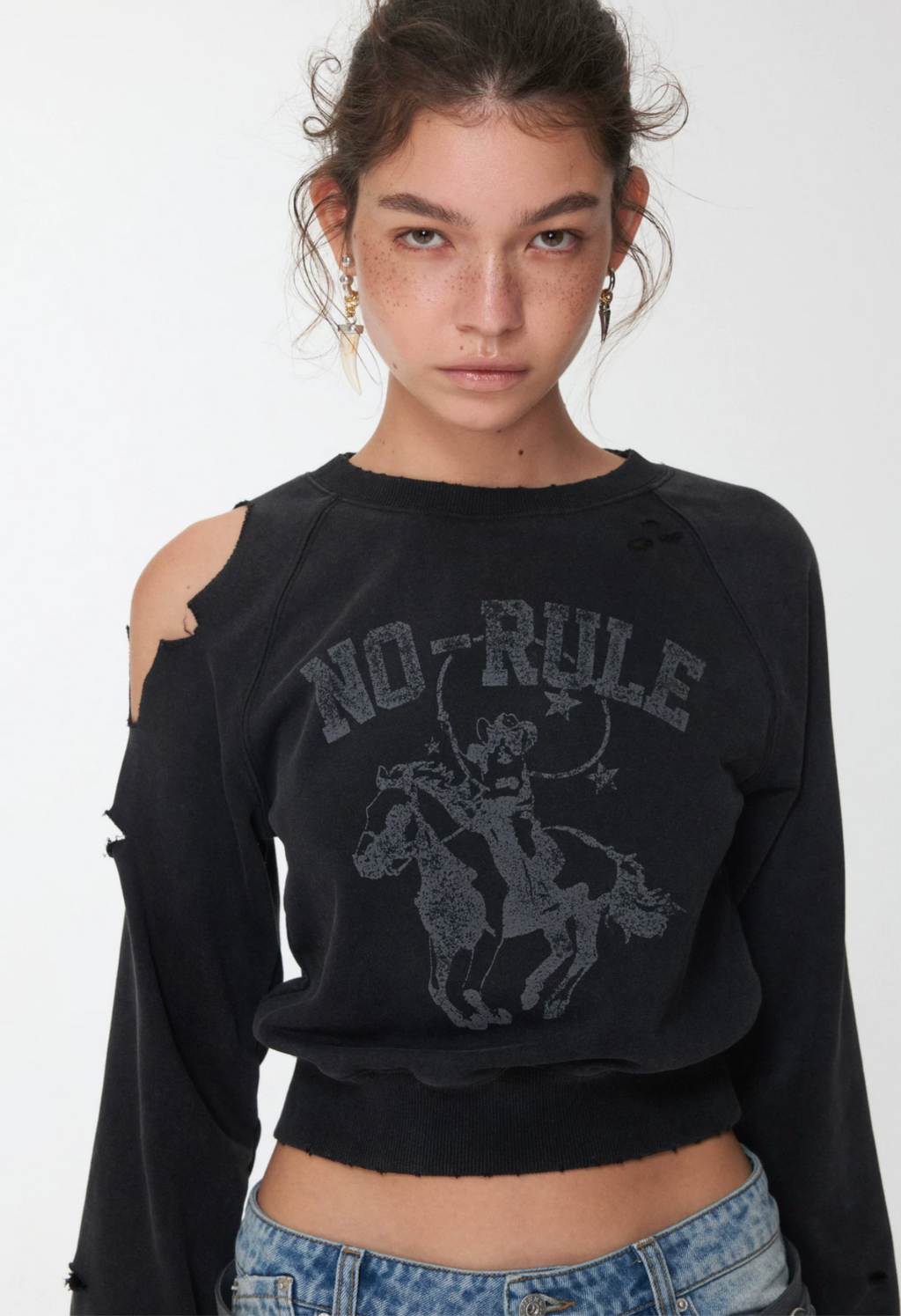 CANDI GRAPHIC SWEATSHIRT - 3colors