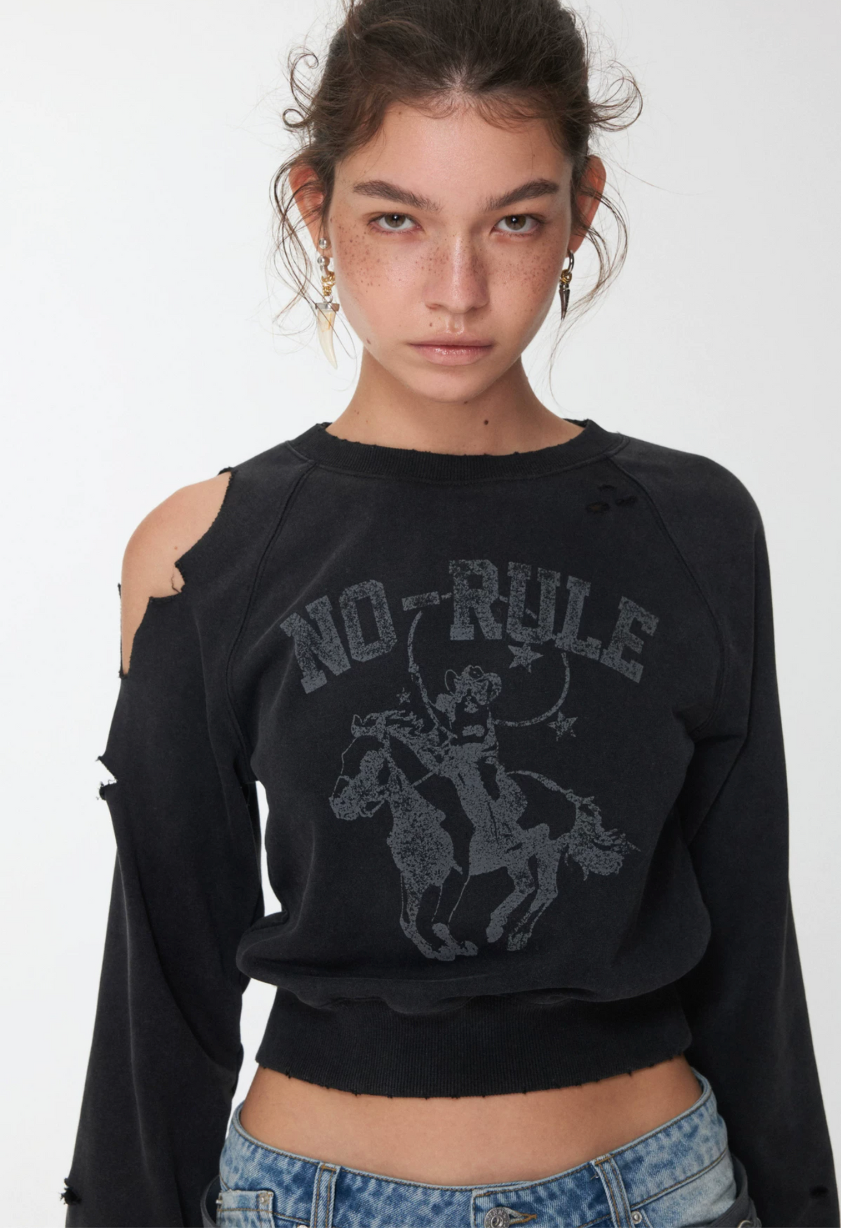 CANDI GRAPHIC SWEATSHIRT - 3colors