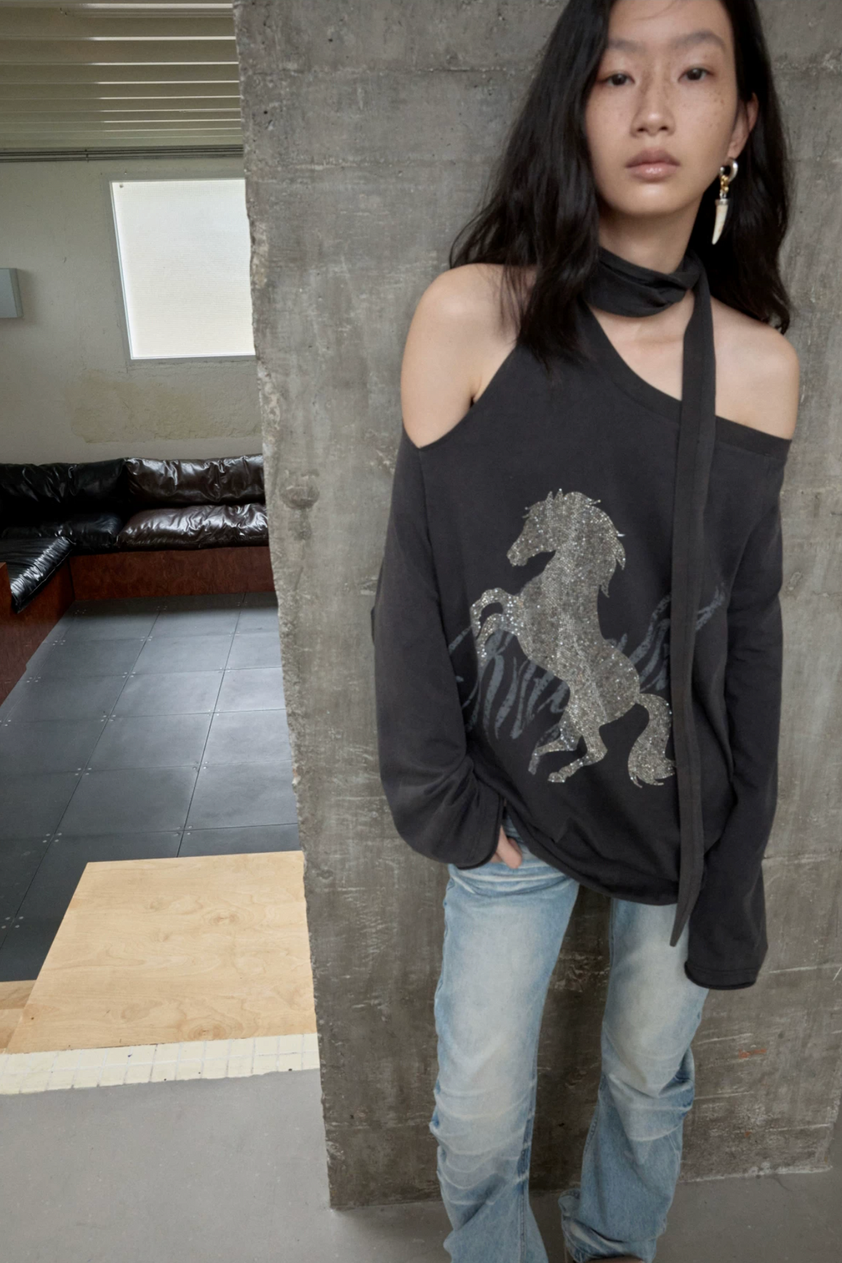 VAMPY RHINESTONE HORSE TOP